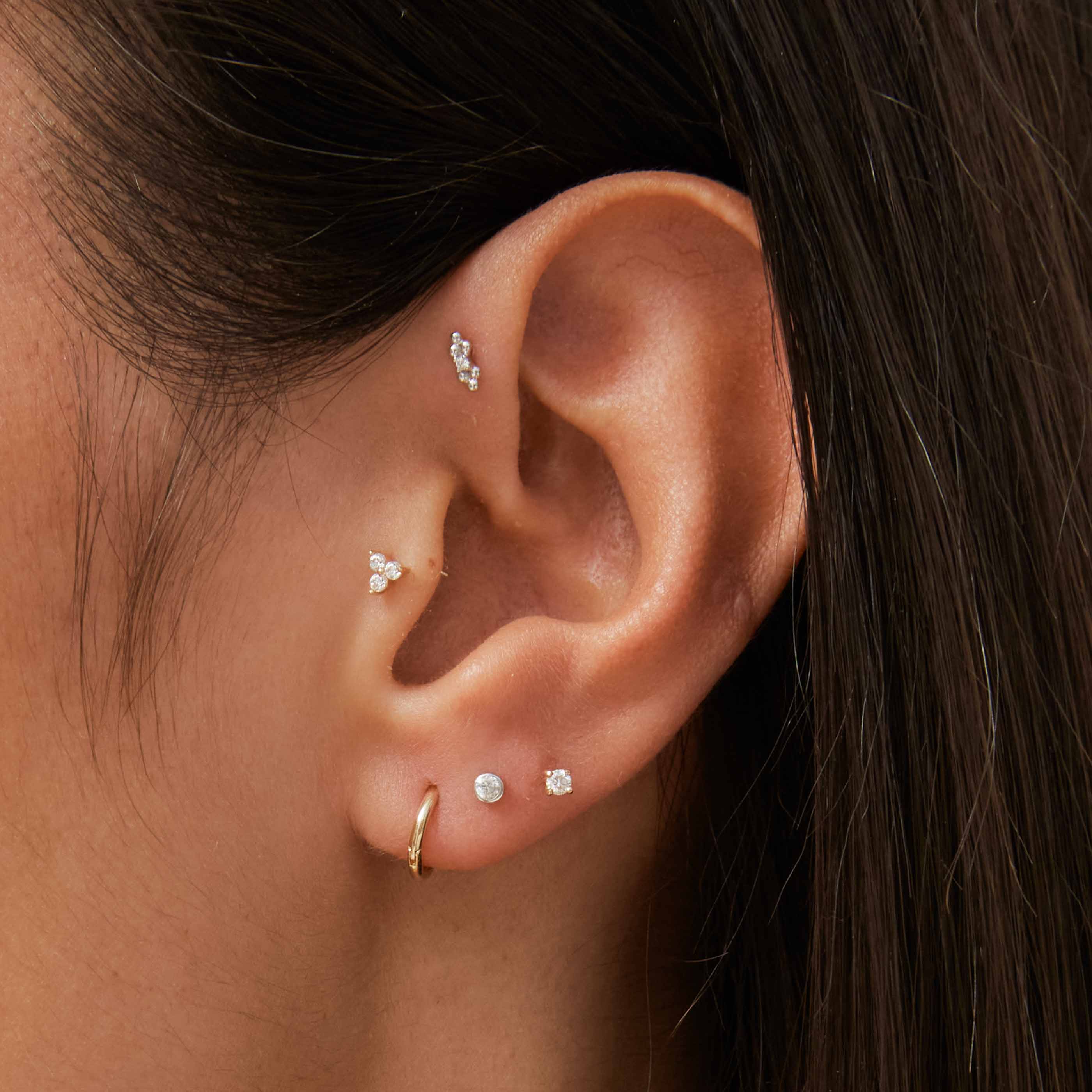 PiercingTripleCrystalLabretGold3_c3fe7dda-fa56-4fd8-ba26-e6f2b8bb1dec