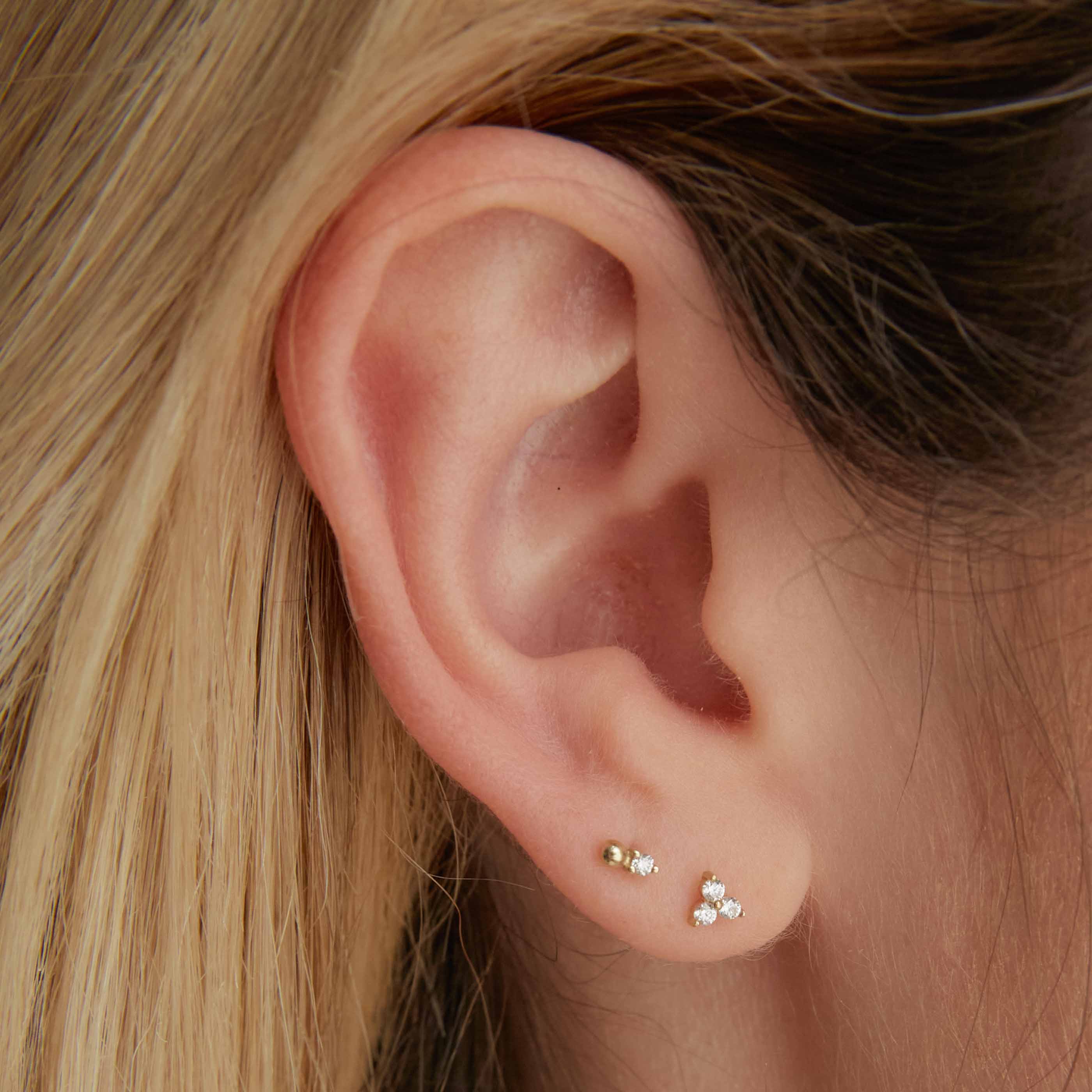 PiercingTripleCrystalLabretGold_16dbf8df-32cc-4f18-9b08-6e472f22147d